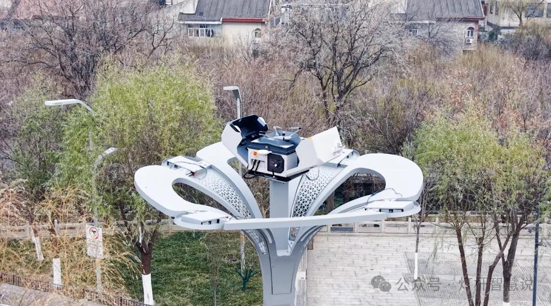 “一桿多用”與“一飛多能”，濟(jì)南首根集成無(wú)人機(jī)自動(dòng)機(jī)庫(kù)的智慧燈桿